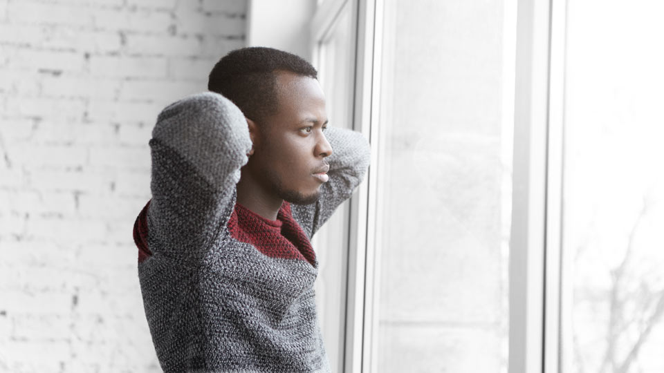 https://www.therapmed.ch/wp-content/uploads/2021/11/handsome-young-african-designer-keeping-hands-behind-his-head.jpg